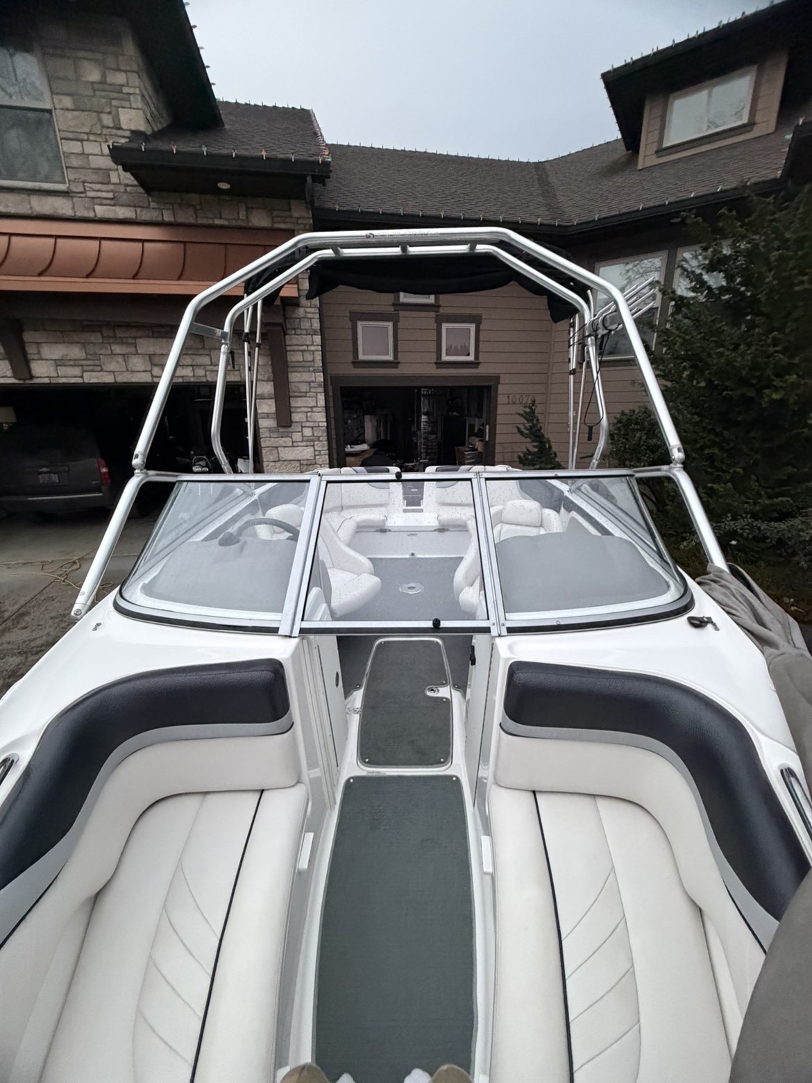 Yamaha Jet Boat, Exterior